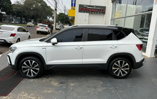 imagem-https://www.socarrao.com.br/sc-vehicle-images-prod/1523691/1779220295390-VlcgVEFPUyAxLjQgMjUwIFRTSSBISUdITElORSBBVVRPTcOBVElDTyAyMDIyIEJSQU5DTyA5LmpwZWc.jpeg