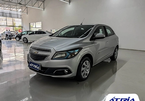 Chevrolet Onix 2015 Prata — foto 1 de 3