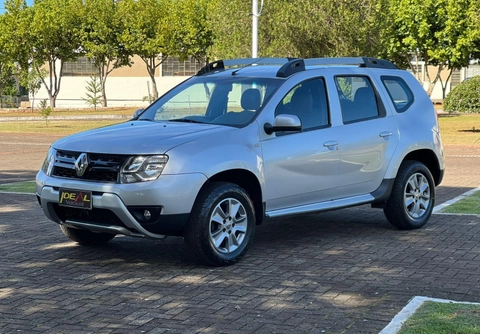 Renault Duster 2017 Prata — foto 1 de 3