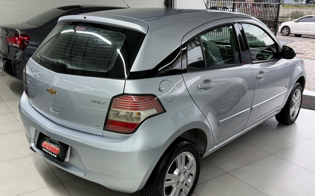 imagem-https://www.socarrao.com.br/sc-vehicle-images-prod/1540226/1779136463174-SU1HXzY2NDIuanBlZw.jpeg