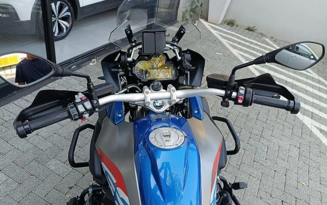 imagem-https://www.socarrao.com.br/sc-vehicle-images-prod/1540916/1789504676697-7405717_1_B_6057303a76.jpeg