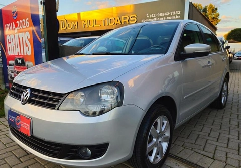 Volkswagen Polo Sedan 1.6 Mi 101cv 8V 4p 2013 Prata — foto 1 de 3
