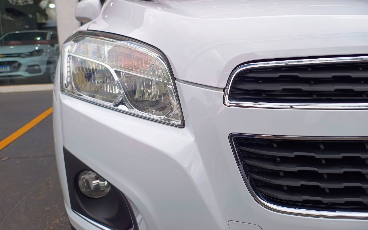 imagem-https://www.socarrao.com.br/sc-vehicle-images-prod/1561836/1779191426007-Q0hFVlJPTEVUIFRSQUNLRVIgMS44IExUWiA0WDIgMjAxNSBCUkFOQ0EgIDMuanBn.jpg