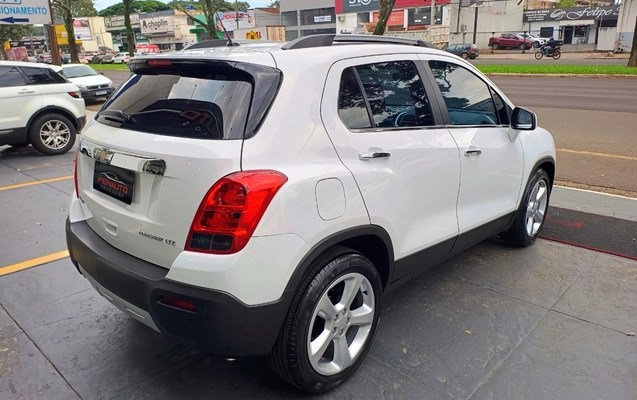 imagem-https://www.socarrao.com.br/sc-vehicle-images-prod/1561836/1779191426091-Q0hFVlJPTEVUIFRSQUNLRVIgMS44IExUWiA0WDIgMjAxNSBCUkFOQ0EgIDQuanBn.jpg