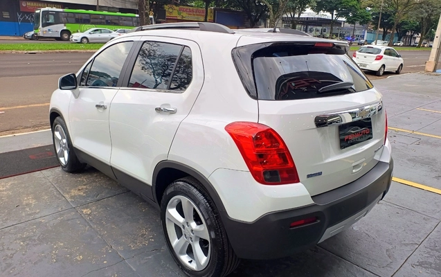 imagem-https://www.socarrao.com.br/sc-vehicle-images-prod/1561836/1779191426211-Q0hFVlJPTEVUIFRSQUNLRVIgMS44IExUWiA0WDIgMjAxNSBCUkFOQ0EgIDUuanBn.jpg