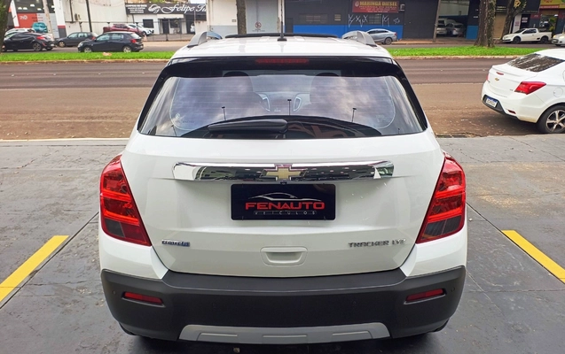 imagem-https://www.socarrao.com.br/sc-vehicle-images-prod/1561836/1779191426413-Q0hFVlJPTEVUIFRSQUNLRVIgMS44IExUWiA0WDIgMjAxNSBCUkFOQ0EgIDcuanBn.jpg