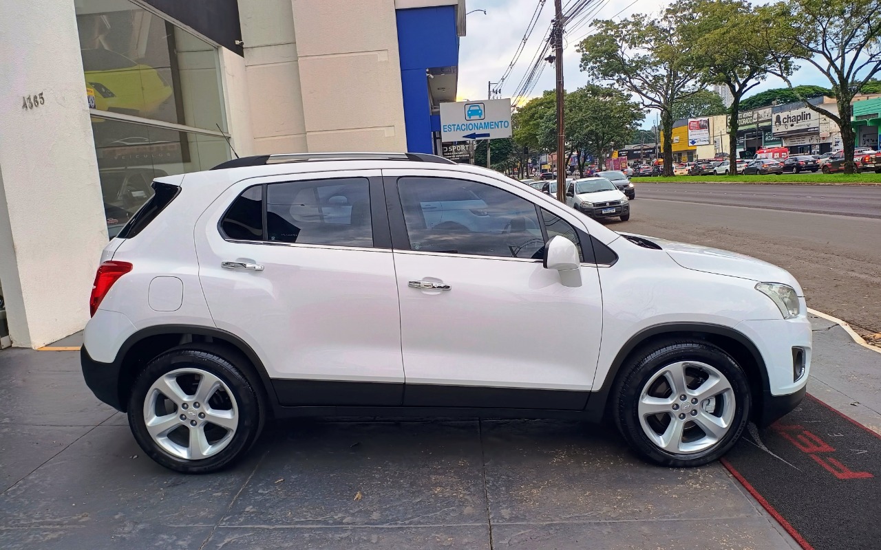 imagem-https://www.socarrao.com.br/sc-vehicle-images-prod/1561836/1779191426512-Q0hFVlJPTEVUIFRSQUNLRVIgMS44IExUWiA0WDIgMjAxNSBCUkFOQ0EgIDguanBn.jpg