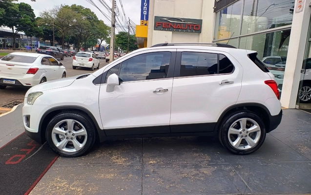 imagem-https://www.socarrao.com.br/sc-vehicle-images-prod/1561836/1779191426565-Q0hFVlJPTEVUIFRSQUNLRVIgMS44IExUWiA0WDIgMjAxNSBCUkFOQ0EgIDkuanBn.jpg