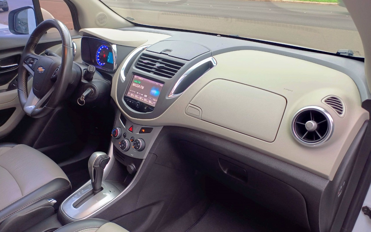 imagem-https://www.socarrao.com.br/sc-vehicle-images-prod/1561836/1779191427178-Q0hFVlJPTEVUIFRSQUNLRVIgMS44IExUWiA0WDIgMjAxNSBCUkFOQ0EgIDE0LmpwZw.jpg
