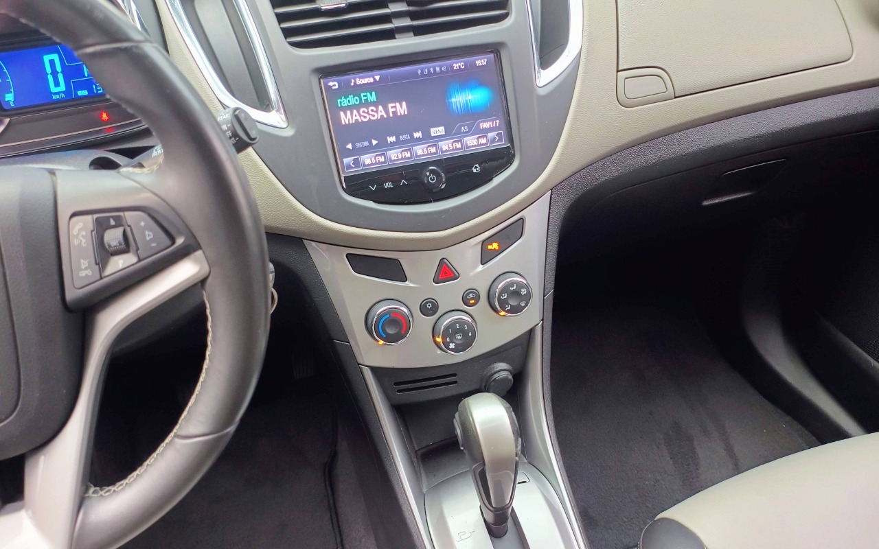 imagem-https://www.socarrao.com.br/sc-vehicle-images-prod/1561836/1779191427283-Q0hFVlJPTEVUIFRSQUNLRVIgMS44IExUWiA0WDIgMjAxNSBCUkFOQ0EgIDE1LmpwZw.jpg