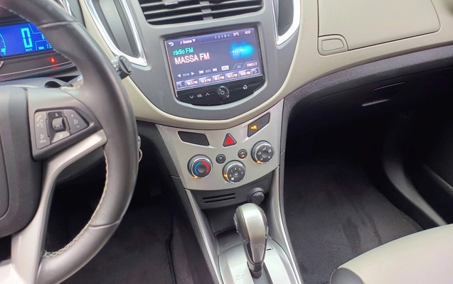imagem-https://www.socarrao.com.br/sc-vehicle-images-prod/1561836/1779191427283-Q0hFVlJPTEVUIFRSQUNLRVIgMS44IExUWiA0WDIgMjAxNSBCUkFOQ0EgIDE1LmpwZw.jpg