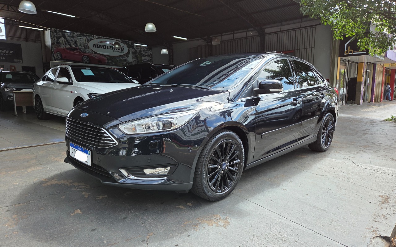 Ford Focus Fastback TIT./T.PLUS 2.0 Flex Aut. na cor Preto em Maringá / PR - 1566232