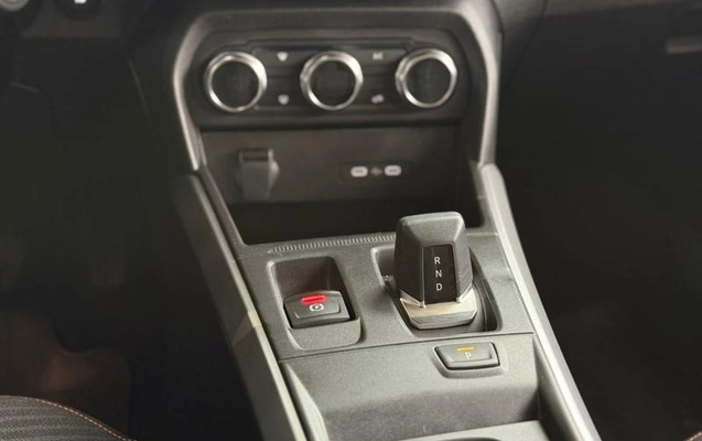 imagem-https://www.socarrao.com.br/sc-vehicle-images-prod/1566359/1789148720043-8101063_13_B_607381f74d.jpeg