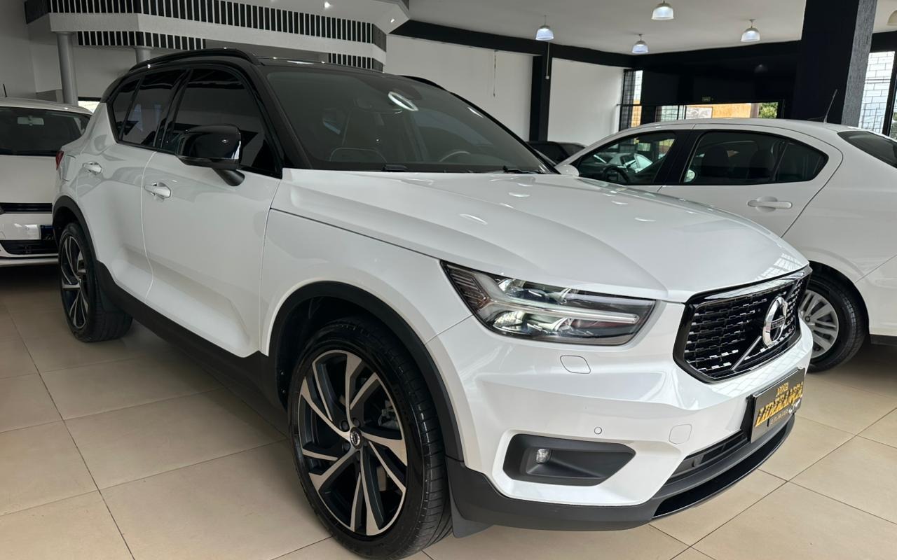 Volvo XC40 T-5 R-DESIGN 1.5 FWD (Híbrido) na cor Branco em Londrina / PR - 1569313