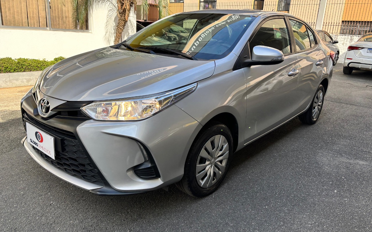 Toyota Yaris XL Sedan 1.5 Flex 16V 4p Aut. na cor Prata em Curitiba / PR - 1569692