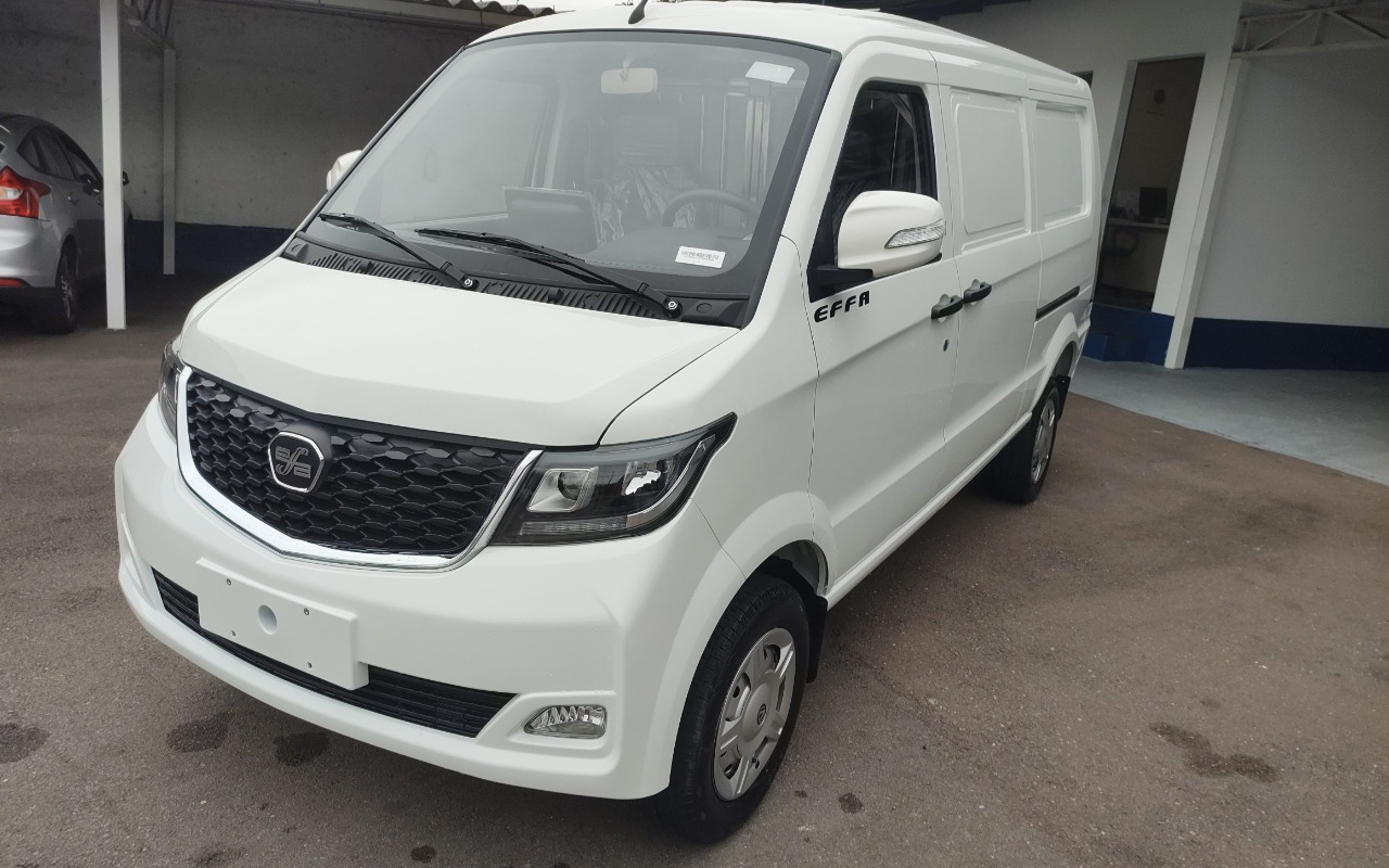 EFFA V25 Furgão 1.5 16V 5p na cor Branco em Curitiba / PR - 1571647