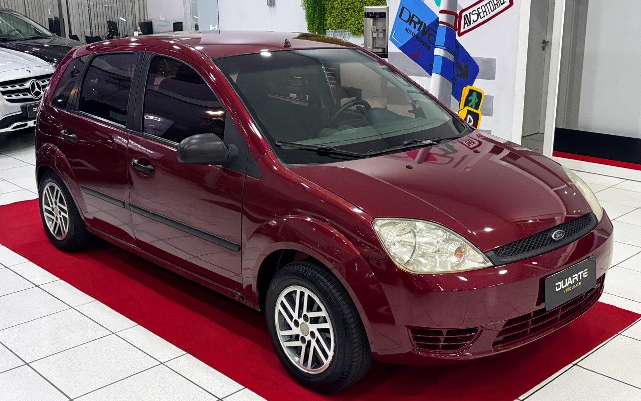 Ford Fiesta Personnalité 1.0 8V 66cv 5p na cor Vermelho no Porto Alegre / RS - 1587702
