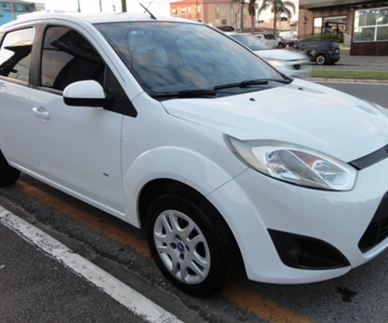 Ford Fiesta 2014 Branco — foto 1 de 3