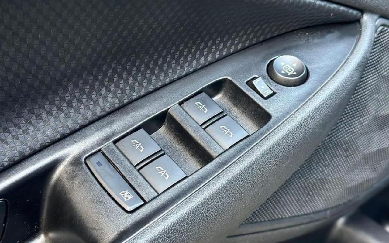 imagem-https://www.socarrao.com.br/sc-vehicle-images-prod/1600445/1779282742428-NzkwMTEzMV80X0JfNWYxNGQzYmIwNi5qcGVn.jpeg
