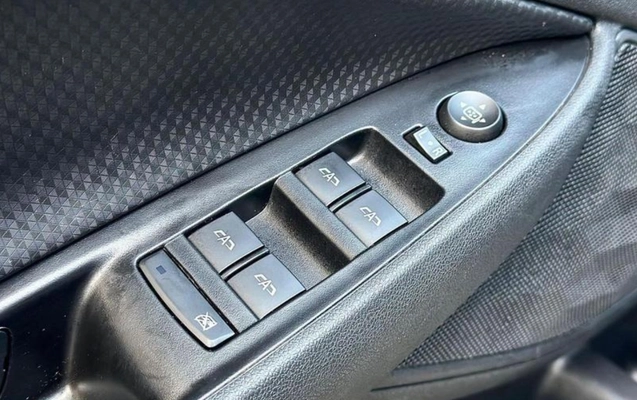 imagem-https://www.socarrao.com.br/sc-vehicle-images-prod/1600445/1779282742428-NzkwMTEzMV80X0JfNWYxNGQzYmIwNi5qcGVn.jpeg