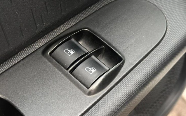 imagem-https://www.socarrao.com.br/sc-vehicle-images-prod/1601294/1779294521073-NzY4NTc2M18xMV9CXzRlMzk3NWVlODQuanBlZw.jpeg