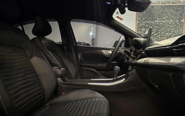 imagem-https://www.socarrao.com.br/sc-vehicle-images-prod/1605636/1783692720778-8026379_22_B_aaa50a8d8c.jpeg