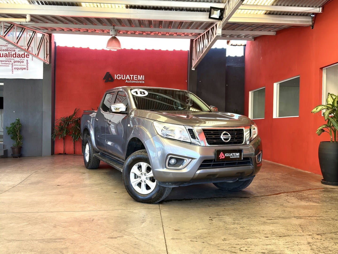 Nissan Frontier 2018 Cinza — foto 1 de 3