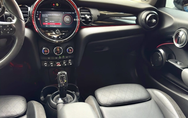 imagem-https://www.socarrao.com.br/sc-vehicle-images-prod/16147/1769988058005-7257303OR_1769695276_94_980.jpg