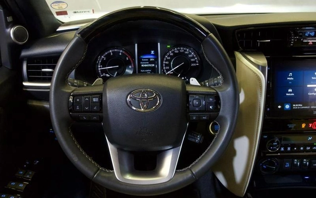 imagem-https://www.socarrao.com.br/sc-vehicle-images-prod/1630227/1790024428121-8108534_13_B_653a7ee40d.jpeg