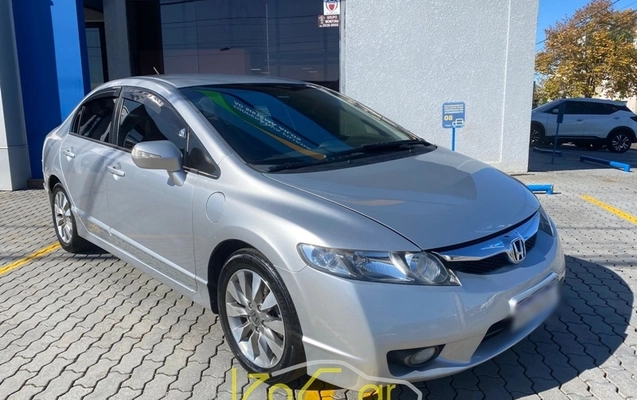 imagem-https://www.socarrao.com.br/sc-vehicle-images-prod/1631767/1779371754203-NxrMw4aLOgcr53lOIsRacx5Kp2oZff4T.jpg