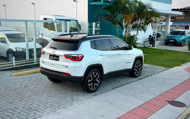 imagem-https://www.socarrao.com.br/sc-vehicle-images-prod/1640577/1779387861363-82da096c-31f5-4372-b216-151b99af71e8.jpg