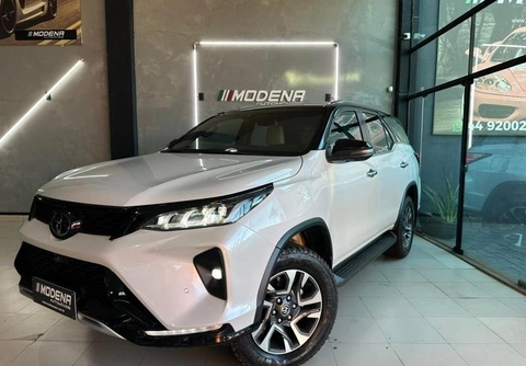 Toyota Hilux SW4 2024 Branco — foto 1 de 3