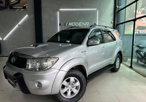 Toyota Hilux SW4 2010 Prata — foto 1 de 3