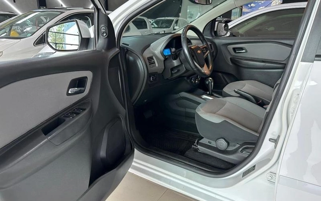 imagem-https://www.socarrao.com.br/sc-vehicle-images-prod/1641571/1779389493714-8110622_8_B_e36a9a3884.jpeg