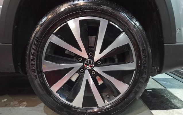 imagem-https://www.socarrao.com.br/sc-vehicle-images-prod/1645390/1779396491064-8108390_18_B_472ca10640.jpeg
