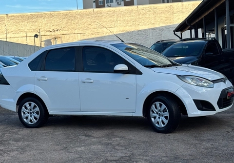 Ford Fiesta SE 1.6 8V Flex 5p 2014 Branco — foto 1 de 3