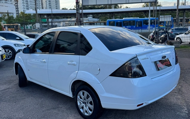 imagem-https://www.socarrao.com.br/sc-vehicle-images-prod/1647955/1779400720309-SU1HXzY1MTguanBlZw.jpeg