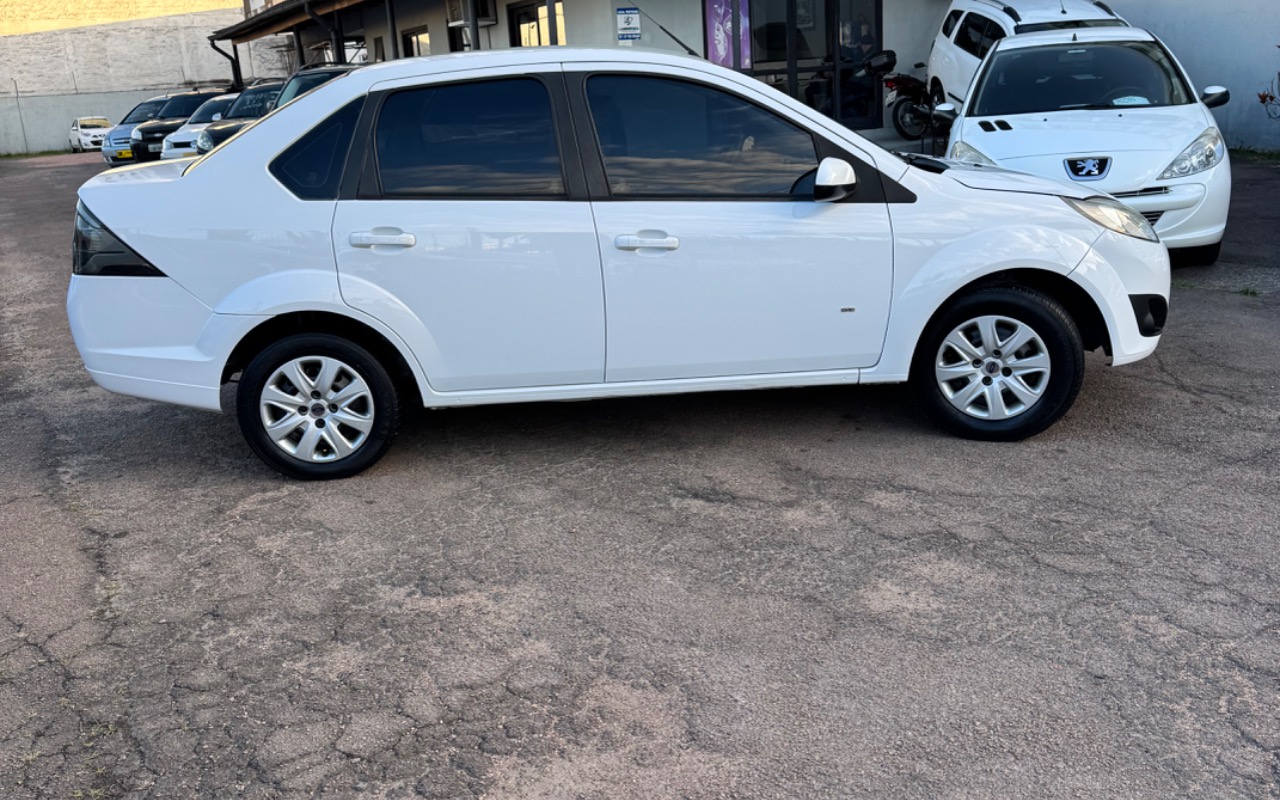 imagem-https://www.socarrao.com.br/sc-vehicle-images-prod/1647955/1779400720647-SU1HXzY1MjEuanBlZw.jpeg