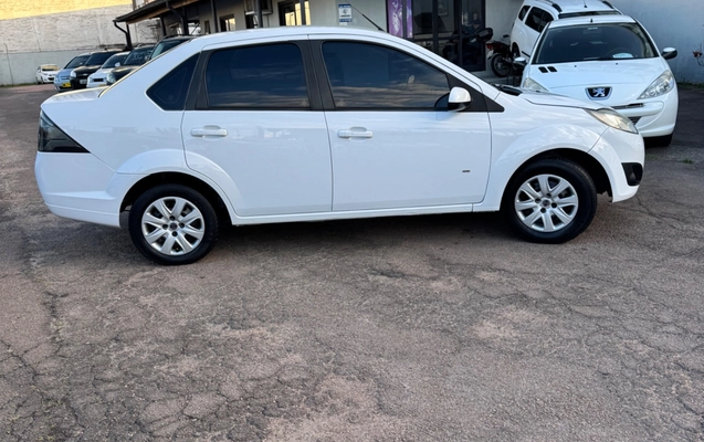 imagem-https://www.socarrao.com.br/sc-vehicle-images-prod/1647955/1779400720647-SU1HXzY1MjEuanBlZw.jpeg