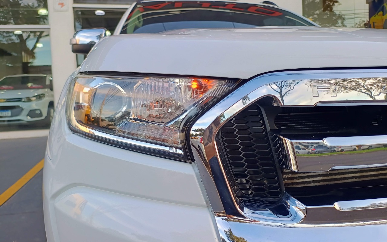 imagem-https://www.socarrao.com.br/sc-vehicle-images-prod/1665753/1779452773042-Rk9SRCBSQU5HRVIgMy4yIExJTUlURUQgNFg0IENEIERJRVNFTCAyMDE5IEJSQU5DQSAzLmpwZw.jpg
