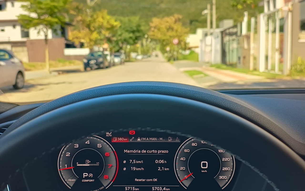 imagem-https://www.socarrao.com.br/sc-vehicle-images-prod/1668737/1779458104729-SU1HXzIwMjYwNDI3XzExMTIyMjI0NF9IRFIuanBn.jpg