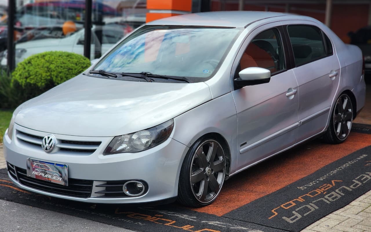 Volkswagen Voyage 1.0/1.0 City Mi Total Flex 8V 4p na cor Prata em Curitiba / PR - 1679323