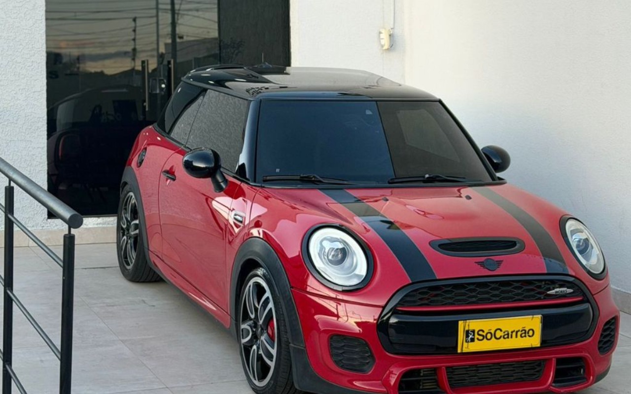 MINI COOPER 2018 Vermelho — foto 1 de 3