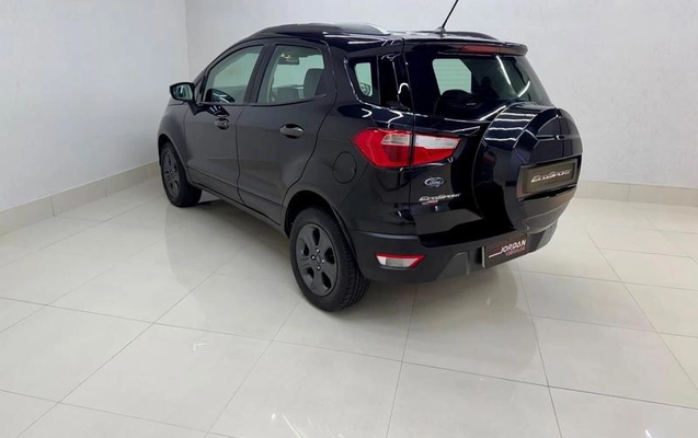 imagem-https://www.socarrao.com.br/sc-vehicle-images-prod/1683015/1791410772526-8115522_8_B_9535a3dfd5.jpeg