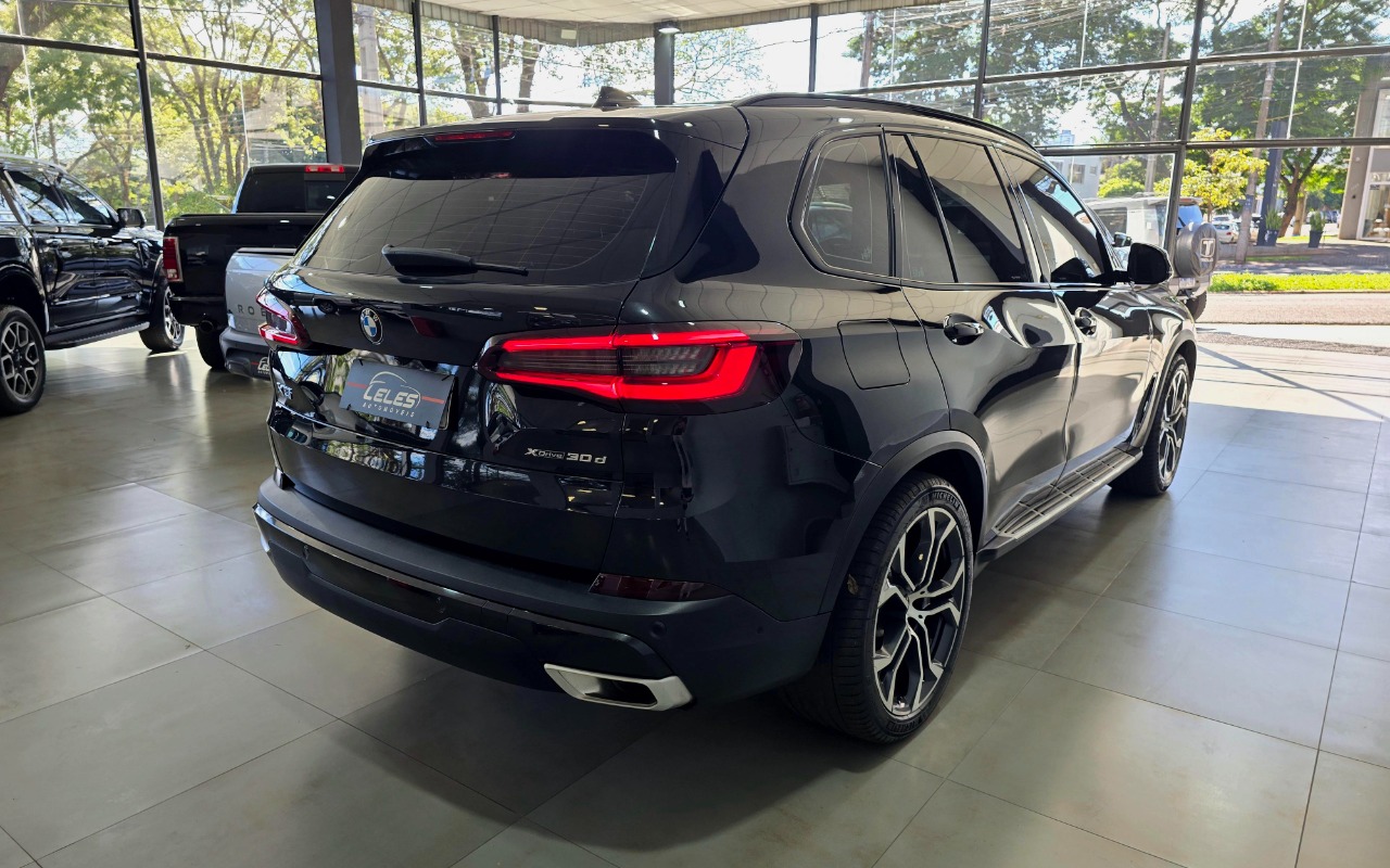 imagem-https://www.socarrao.com.br/sc-vehicle-images-prod/1685250/1779485703067-MjAyNjA1MjBfMTQyOTAxLmpwZw.jpg