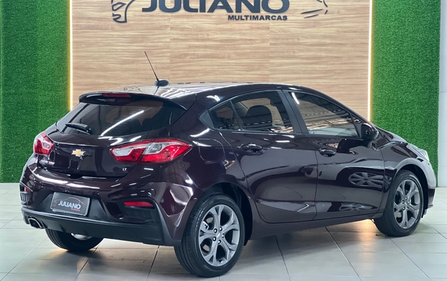 imagem-https://www.socarrao.com.br/sc-vehicle-images-prod/1703547/1783617973524-yTGsXULqkPMzCnZl7KxB1cub7NUML5Ke.jpg