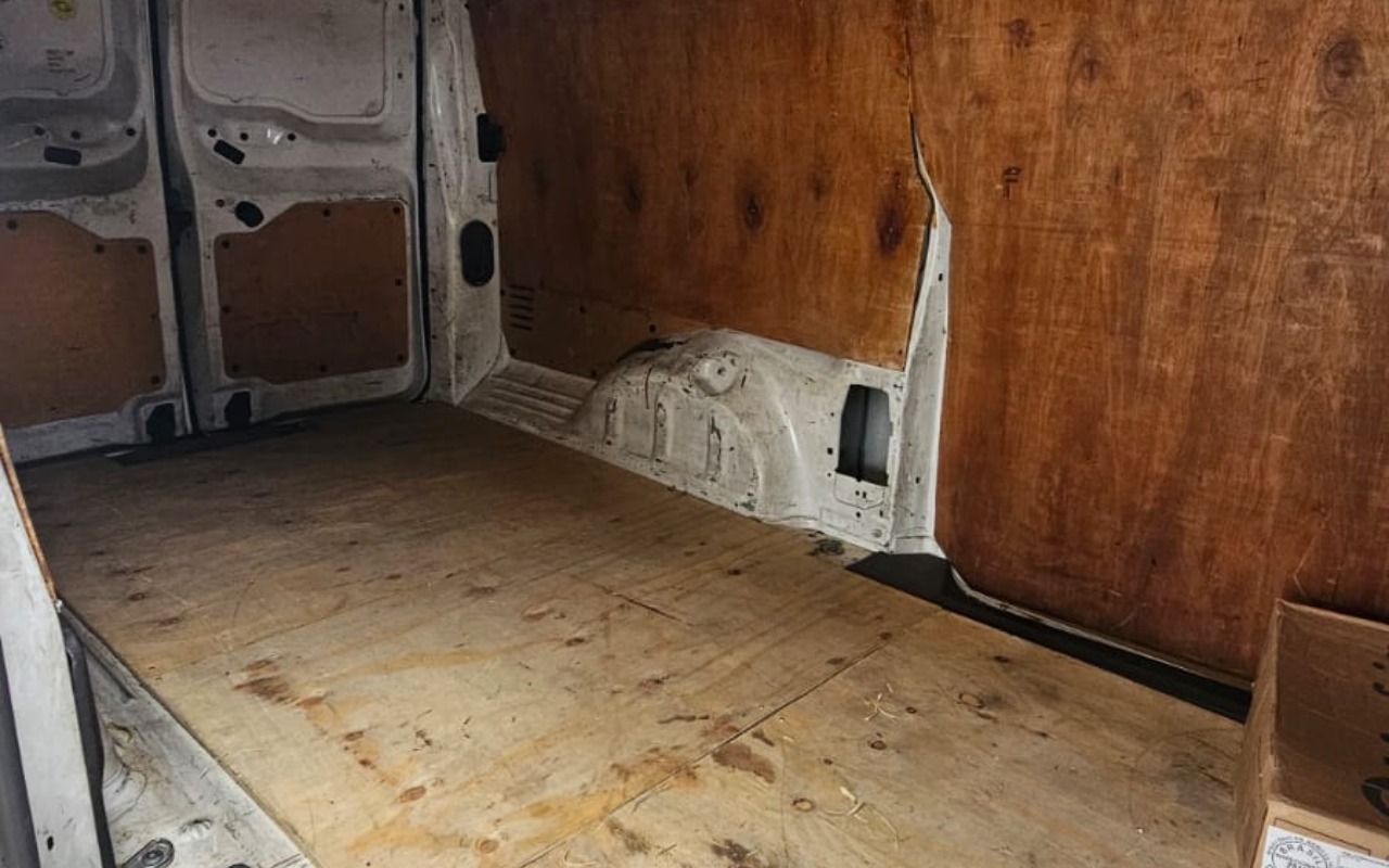 imagem-https://www.socarrao.com.br/sc-vehicle-images-prod/1703580/1779542714611-MzMzZTg0NTUtOGY5ZC00Y2NhLTlmNDctMDQxYTlkMjFiNTk1LmpwZw.jpg