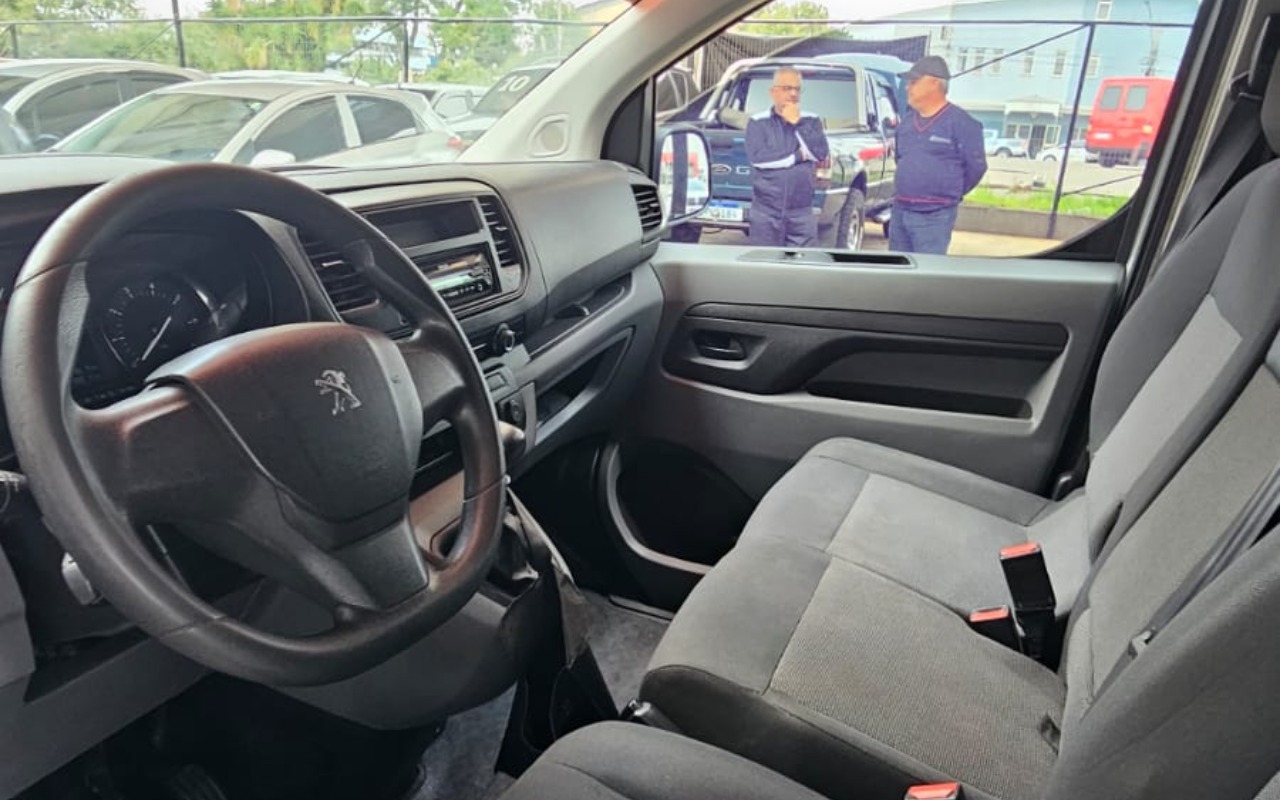 imagem-https://www.socarrao.com.br/sc-vehicle-images-prod/1703580/1779542714945-Y2RiYmFhYWMtNmJjMi00OTc2LThhYzUtOGQyMjgxMmIwY2RlLmpwZw.jpg