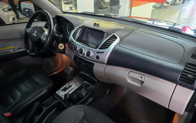 imagem-https://www.socarrao.com.br/sc-vehicle-images-prod/1704386/1779555528355-khAkYSbNSMfR7TCjhcDLStHLkSP4i2pV.jpg