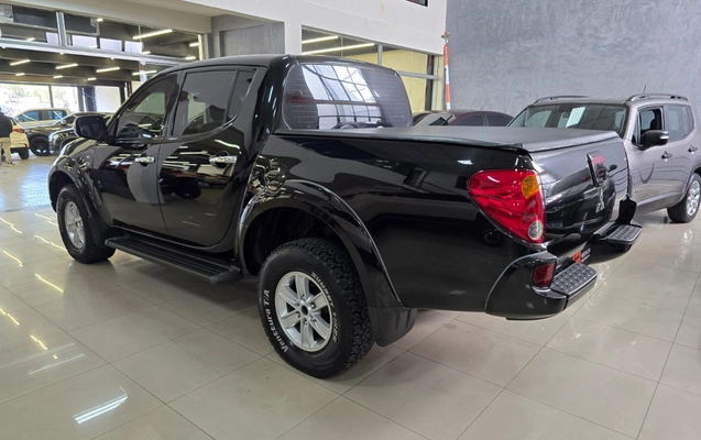 imagem-https://www.socarrao.com.br/sc-vehicle-images-prod/1704386/1779555528356-on1tpWcgTmpDlPisT8JgVuN0Lk3CJcrX.jpg